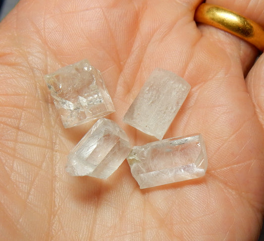 Aquamarine - 31 carats - Hand Select Faceting Gem Rough Crystals - prettyrock.com