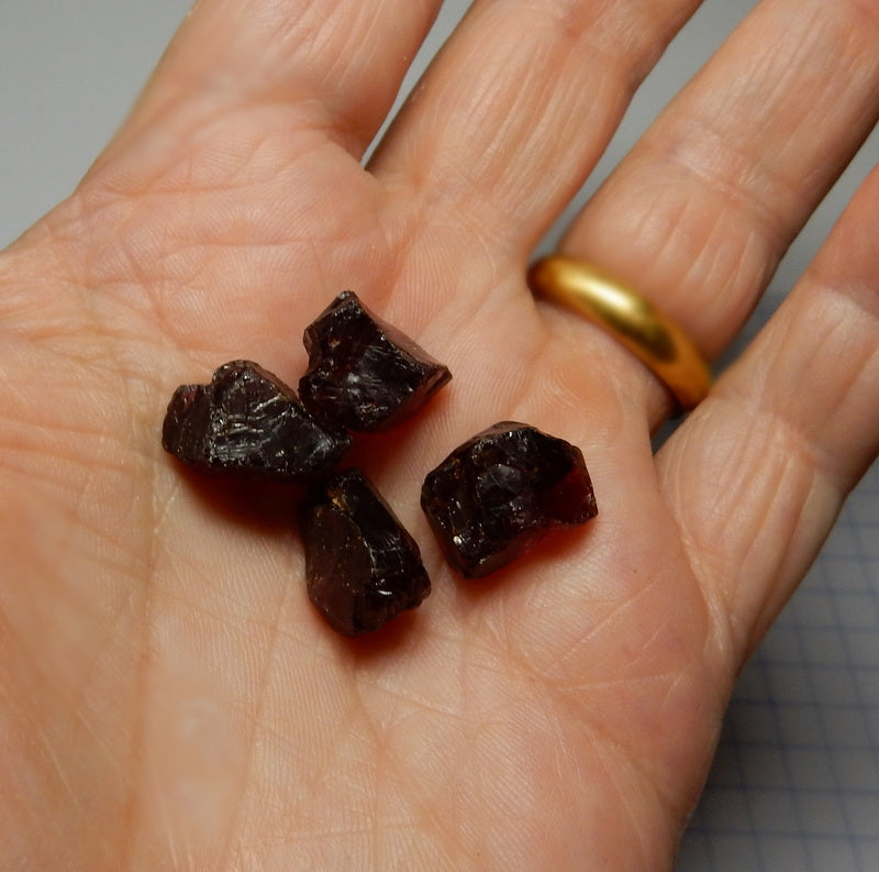 Rhodolite Garnet - 38.98 ct - Hand Select Facet Gem Rough Crystals - prettyrock.com