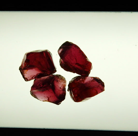 Rhodolite Garnet - 38.98 ct - Hand Select Facet Gem Rough Crystals - prettyrock.com