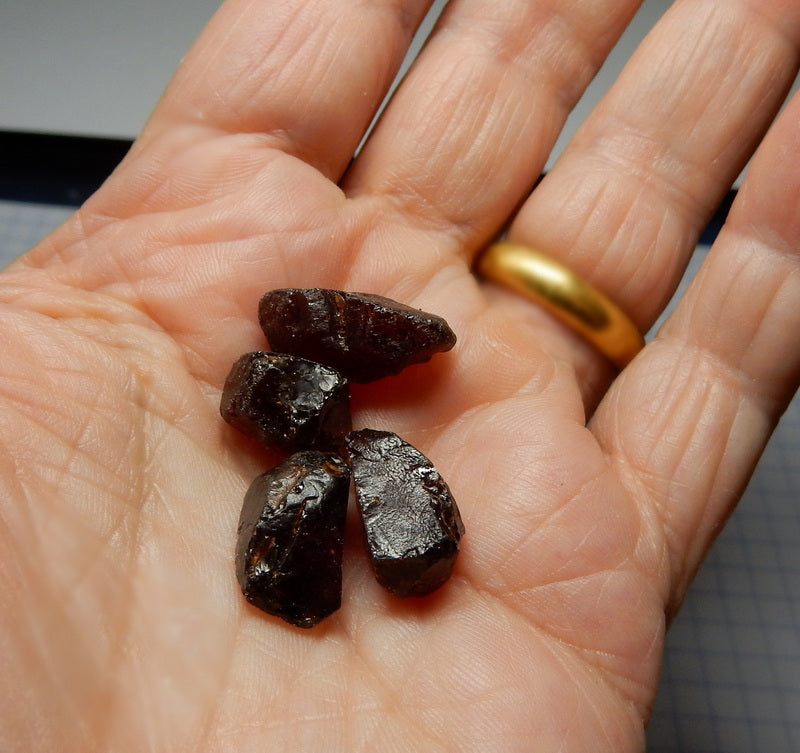 Rhodolite Garnet - 38.40 ct - Hand Select Facet Gem Rough Crystals - prettyrock.com