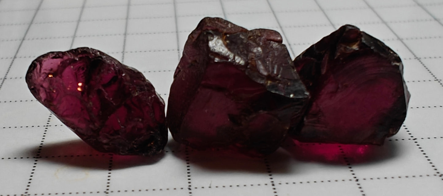25.19ct Rhodolite Garnet - Hand Select Gem Rough - prettyrock.com