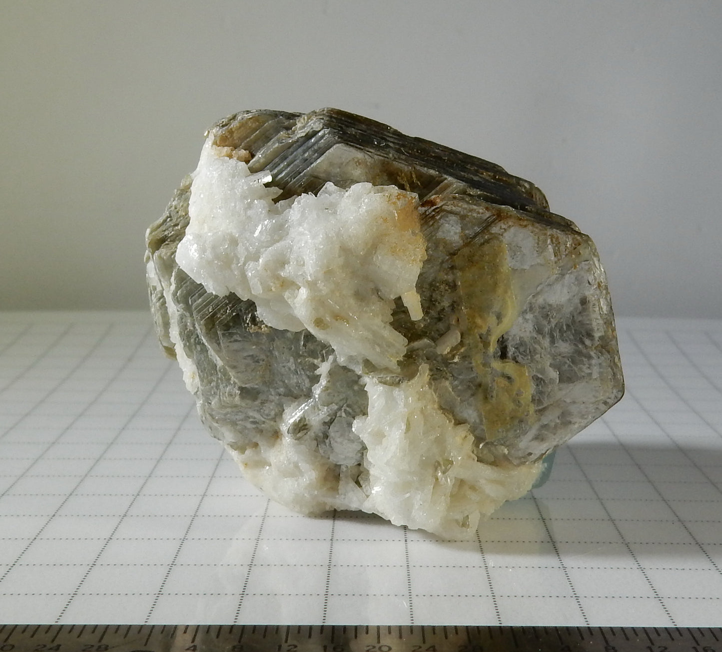 281ct Aquamarine - Mineral Specimen - prettyrock.com