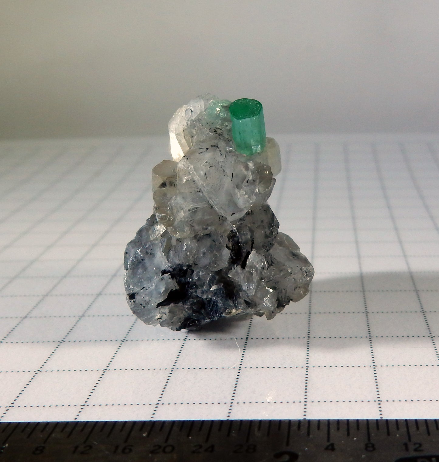 44.5ct Emerald - Mineral Specimen - prettyrock.com