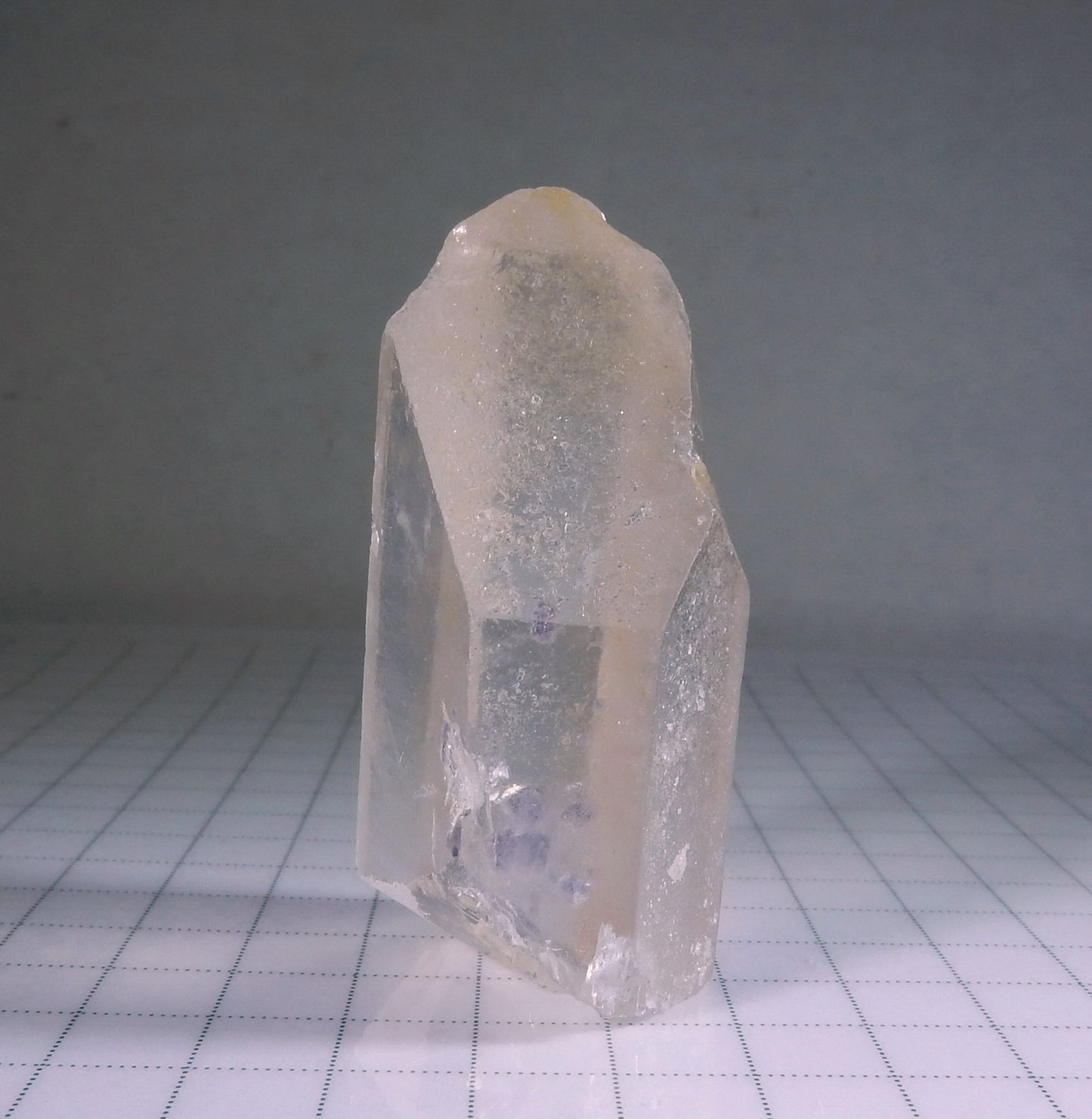 Quartz with Fluorite Inclusions - Mineral Specimen - 115ct - prettyrock.com