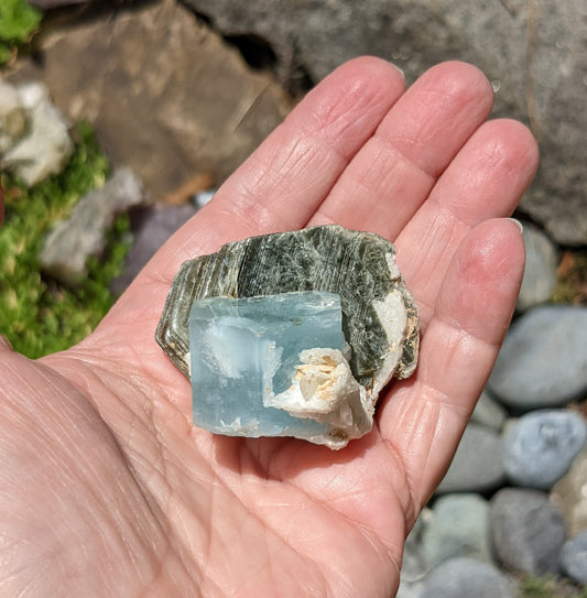 281ct Aquamarine - Mineral Specimen - prettyrock.com