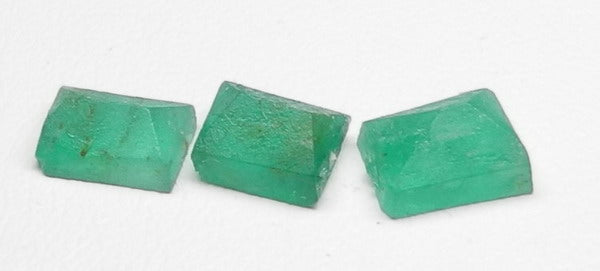 2.32ct Emerald - Hand Select Gem Rough - prettyrock.com