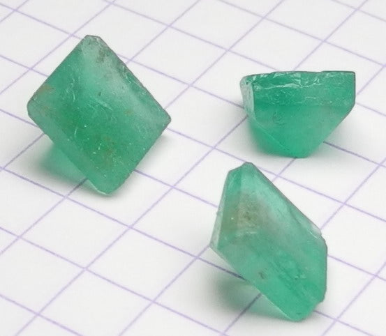 6.75ct Emerald  - Hand Select Gem Rough - prettyrock.com