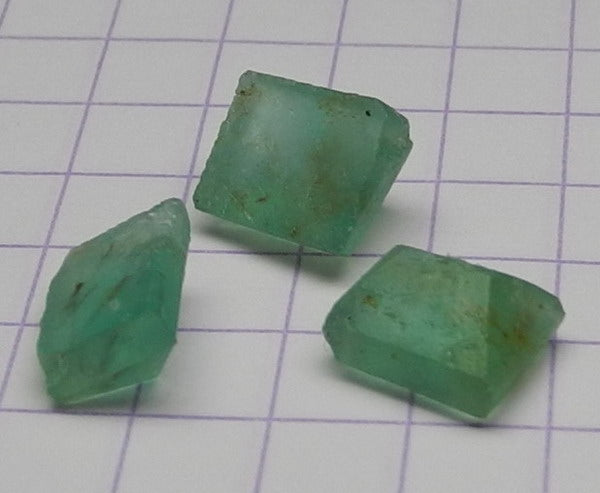 4.45ct Emerald  - Hand Select Gem Rough - prettyrock.com