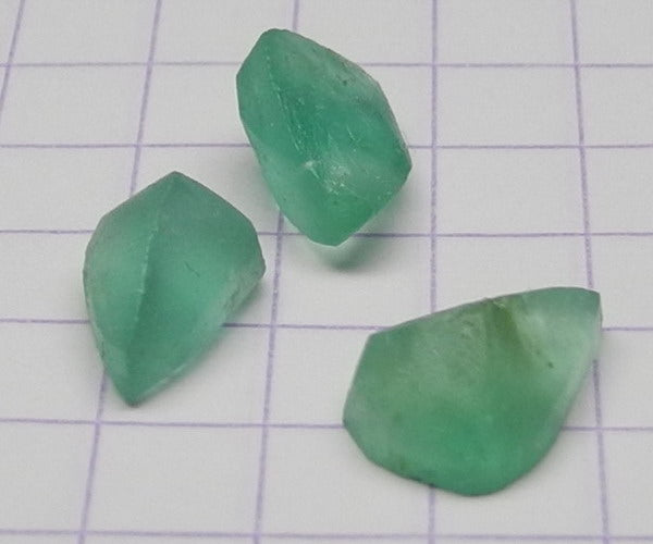 3.85ct Emerald  - Hand Select Gem Rough - prettyrock.com