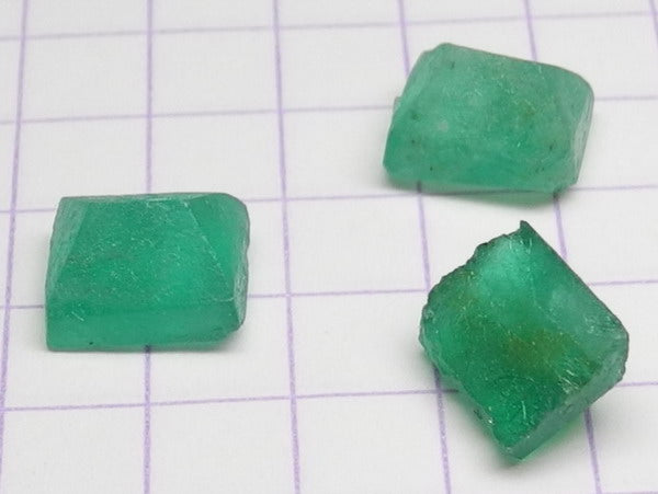 4.43ct Emerald  - Hand Select Gem Rough - prettyrock.com