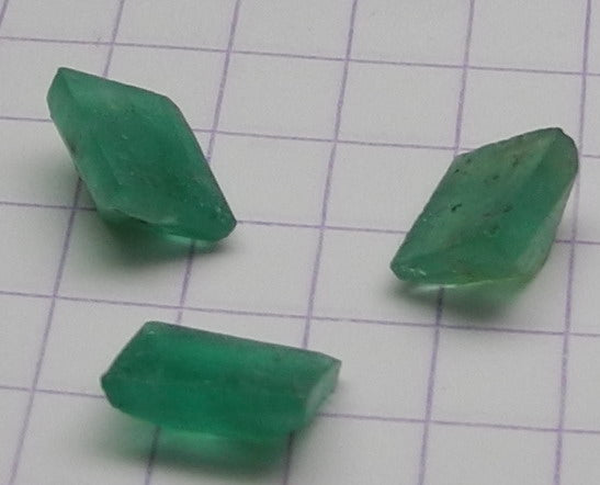 3.94ct Emerald  - Hand Select Gem Rough - prettyrock.com