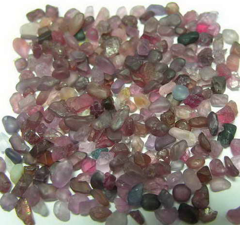 Melee Spinel - 137ct - Hand Select Gem Rough - prettyrock.com