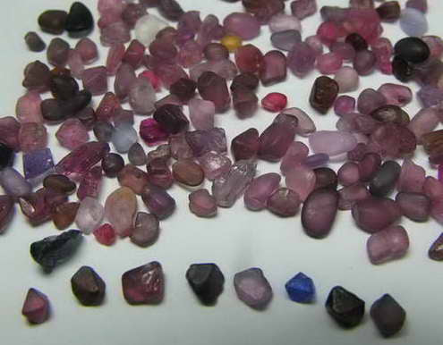 Melee Spinel - 68.75ct - Hand Select Gem Rough - prettyrock.com