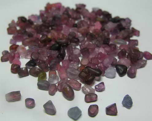 Melee Spinel - 102.05ct - Hand Select Gem Rough - prettyrock.com