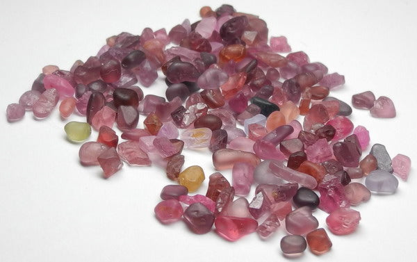 Melee Spinel - 86ct - Hand Select Gem Rough - prettyrock.com