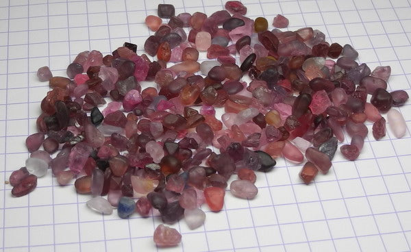 Melee Spinel - 136ct - Hand Select Gem Rough - prettyrock.com