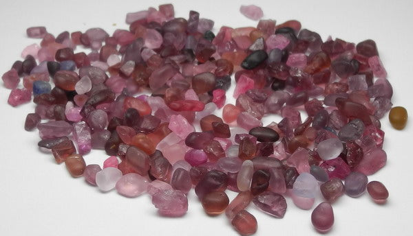 Melee Spinel - 136ct - Hand Select Gem Rough - prettyrock.com