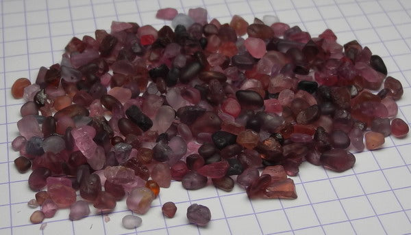 Melee Spinel - 125ct - Hand Select Gem Rough - prettyrock.com