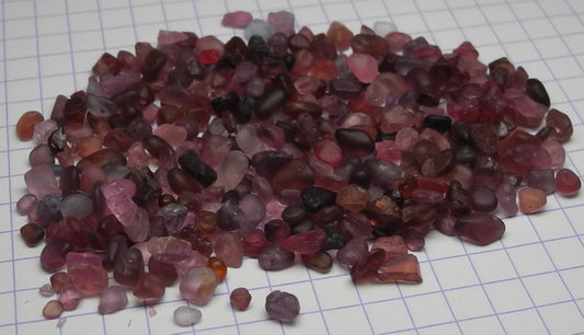 Melee Spinel - 125ct - Hand Select Gem Rough - prettyrock.com