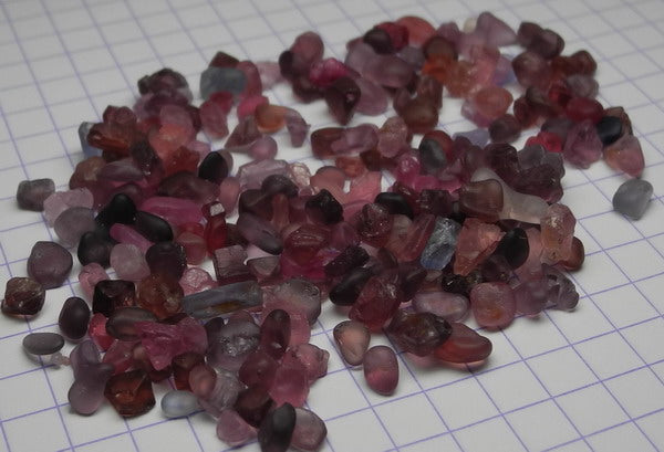 Melee Spinel - 89ct - Hand Select Gem Rough - prettyrock.com