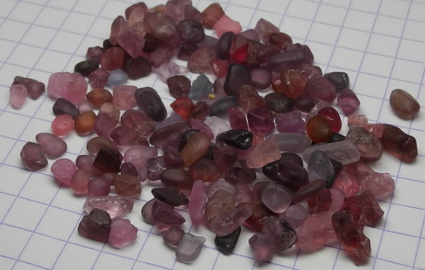 Melee Spinel - 66ct - Hand Select Gem Rough - prettyrock.com