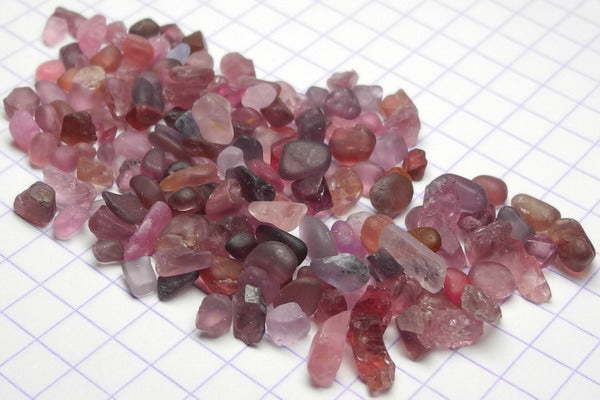 Melee Spinel - 66ct - Hand Select Gem Rough - prettyrock.com