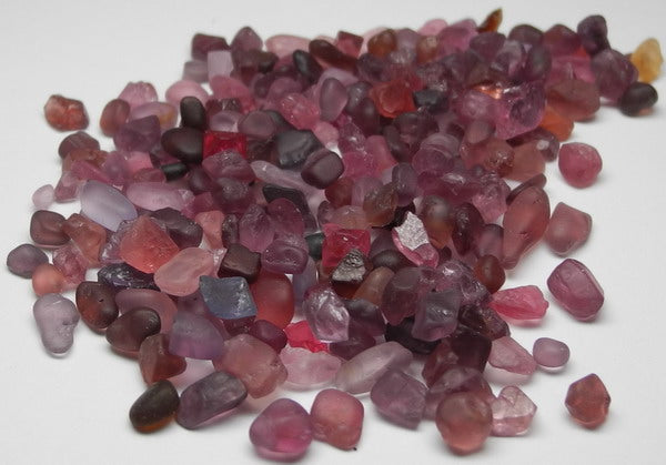 Melee Spinel - 102.5ct - Hand Select Gem Rough - prettyrock.com