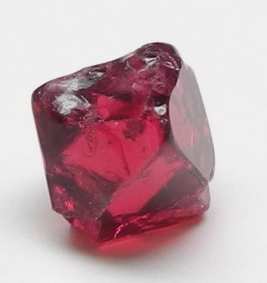 Noble Red Spinel - 1.5ct - Hand Select Gem Rough - prettyrock.com