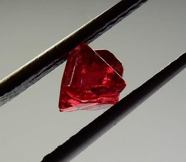 Noble Spinel - 1.47ct - Hand Select Gem Rough - prettyrock.com