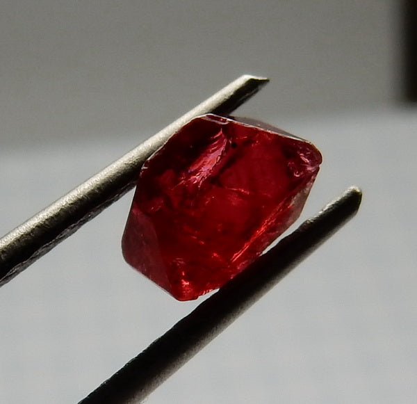 Noble Spinel - 1.47ct - Hand Select Gem Rough - prettyrock.com