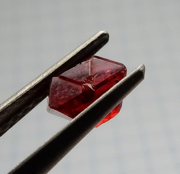 Noble Spinel - 1.47ct - Hand Select Gem Rough - prettyrock.com