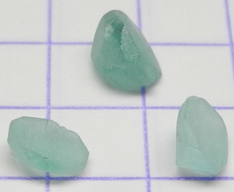 Paraiba Tourmaline - 0.9ct - Hand Select Gem Rough - prettyrock.com