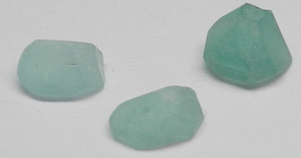 Paraiba Tourmaline - 0.9ct - Hand Select Gem Rough - prettyrock.com