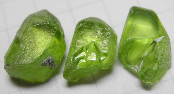 peridot - 19.15ct - Hand Select Gem Rough - prettyrock.com