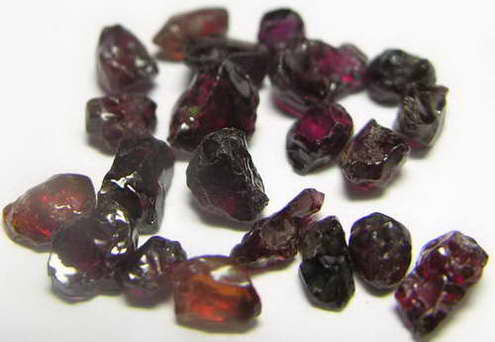 Pyrope Garnet - 14.22ct - Hand Select Gem Rough - prettyrock.com