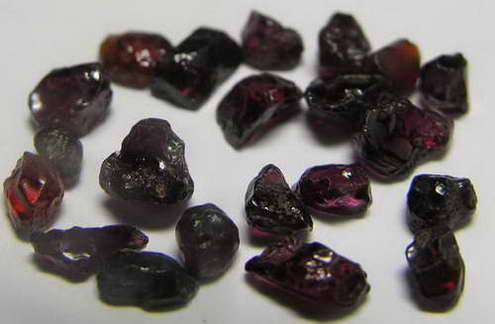 Pyrope Garnet - 14.22ct - Hand Select Gem Rough - prettyrock.com