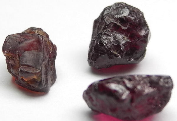 Pyrope Garnet - 5.75ct - Hand Select Gem Rough - prettyrock.com