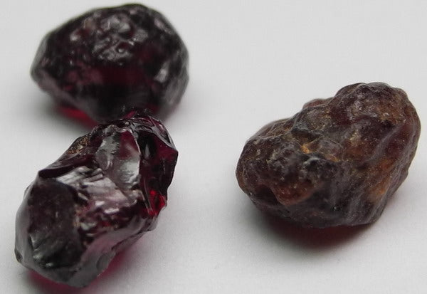 Pyrope Garnet - 6.7ct - Hand Select Gem Rough - prettyrock.com