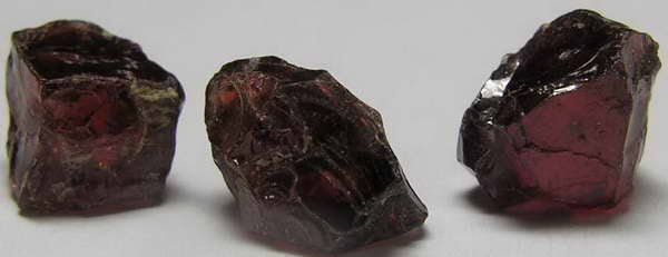 Rhodolite Garnet - 19.69ct - Hand Select Gem Rough - prettyrock.com