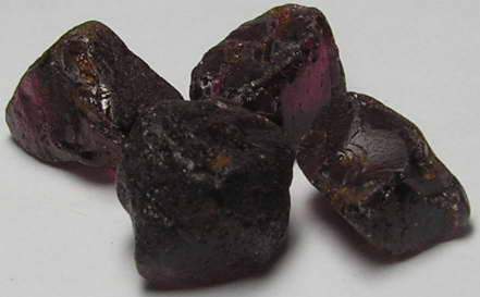 Rhodolite Garnet - 22.18ct - Hand Select Gem Rough - prettyrock.com