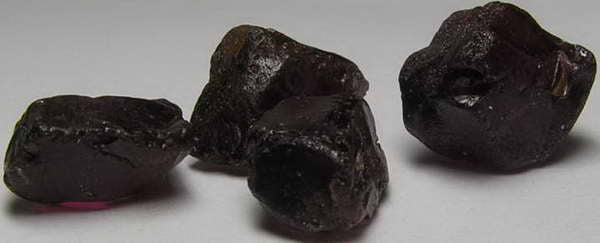 Rhodolite Garnet - 22.18ct - Hand Select Gem Rough - prettyrock.com