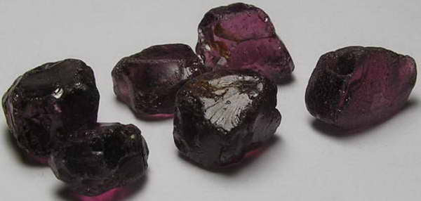 Rhodolite Garnet - 24.13ct - Hand Select Gem Rough - prettyrock.com