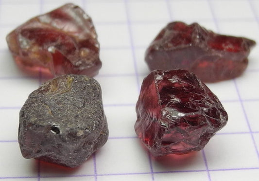Rhodolite Garnet - 18.95ct - Hand Select Gem Rough - prettyrock.com