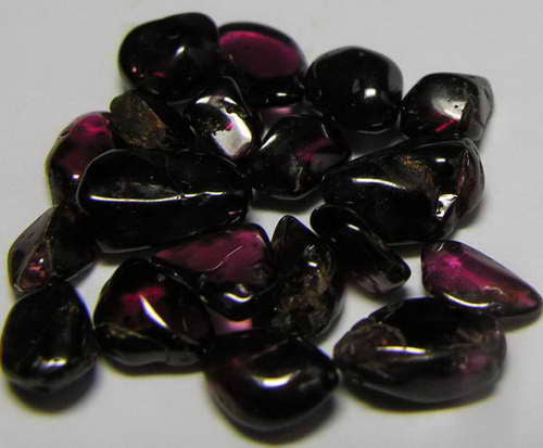 Rhodolite Garnet - 20.65ct - Hand Select Gem Rough - prettyrock.com