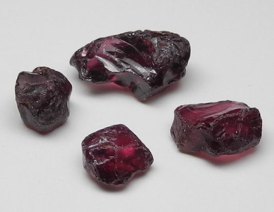 Rhodolite Garnet - 21.48ct - Hand Select Gem Rough - prettyrock.com