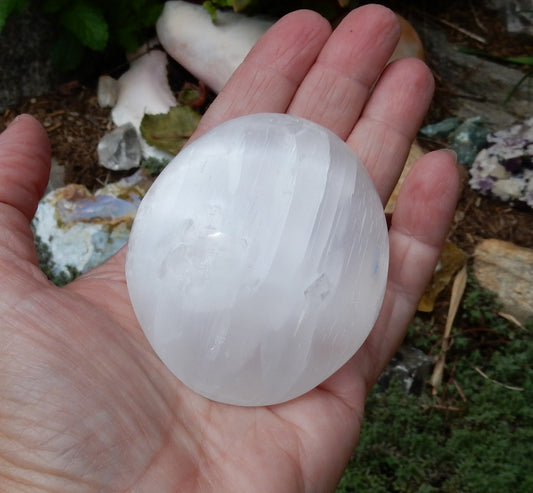 Selenite Palm Stone - 610 ct - prettyrock.com