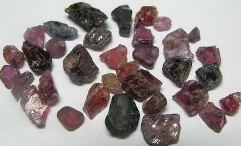 Spinel - 135.65ct - Hand Select Gem Rough - prettyrock.com