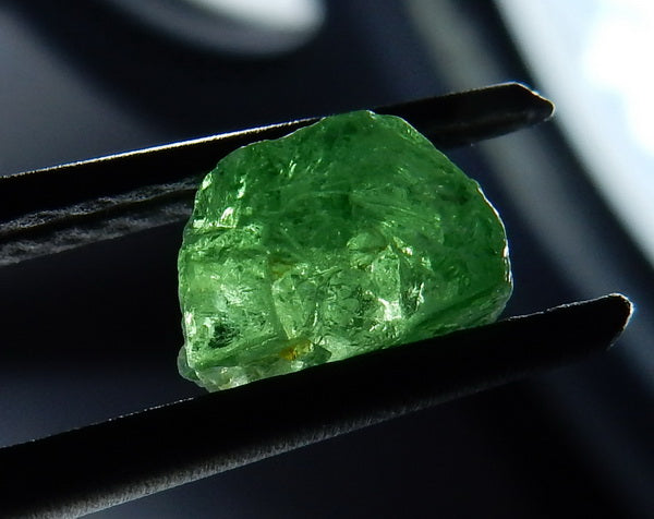 Tsavorite Garnet - 1.47ct - Hand Select Gem Rough - prettyrock.com