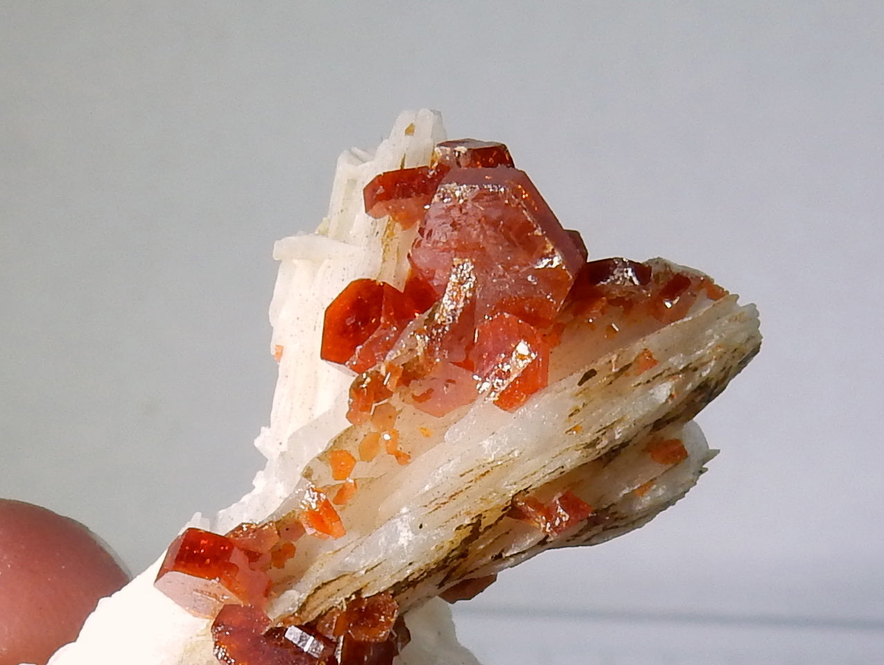 Vanadanite - 65 ct Mineral Specimen - prettyrock.com