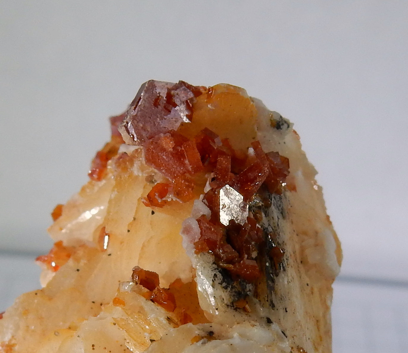 Vanadanite - 174.5 ct Mineral Specimen - prettyrock.com